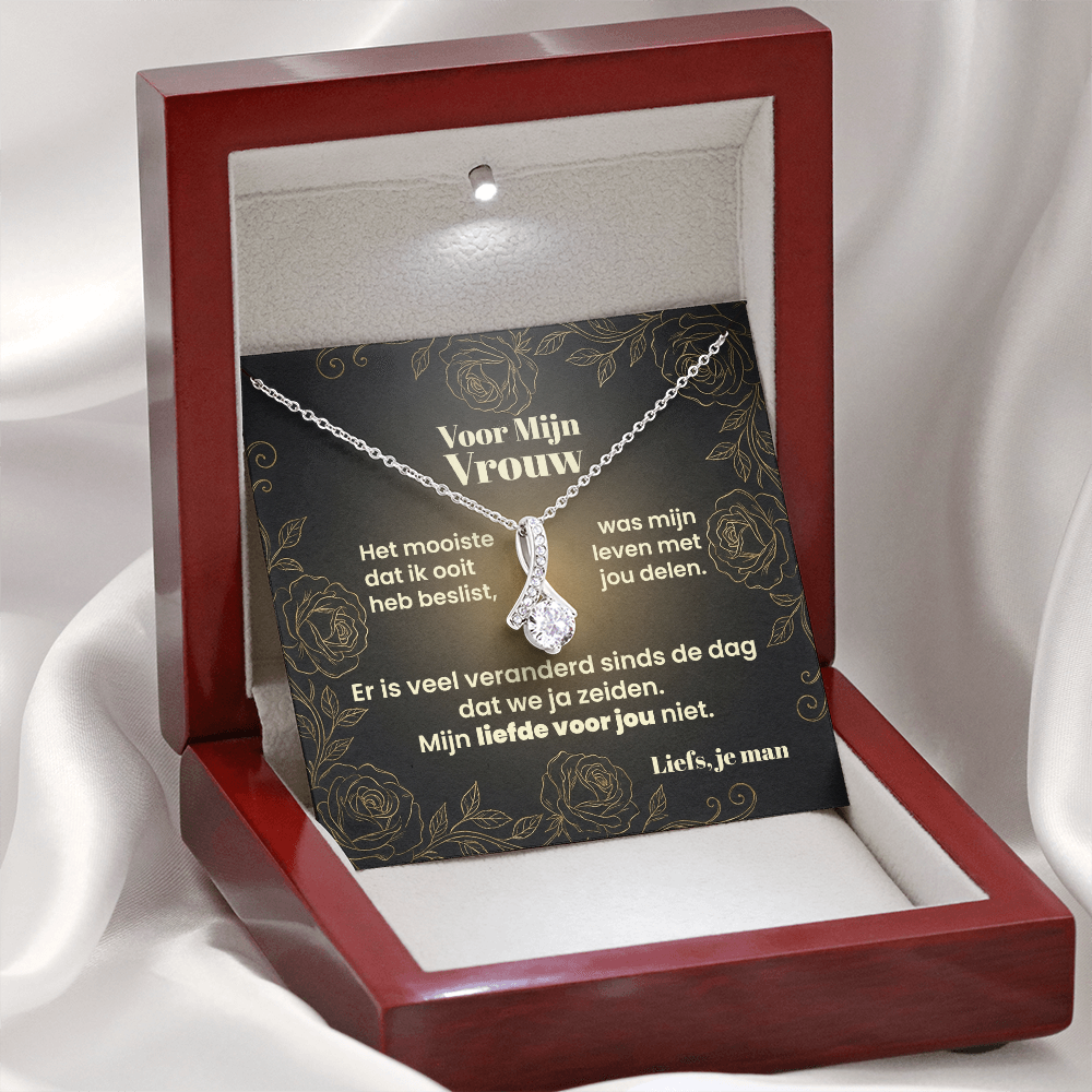 Boodschapkaart voor mijn vrouw met gouden rozen en de tekst "Er is veel veranderd sinds de dag dat we ja zeiden, mijn liefde voor jou niet