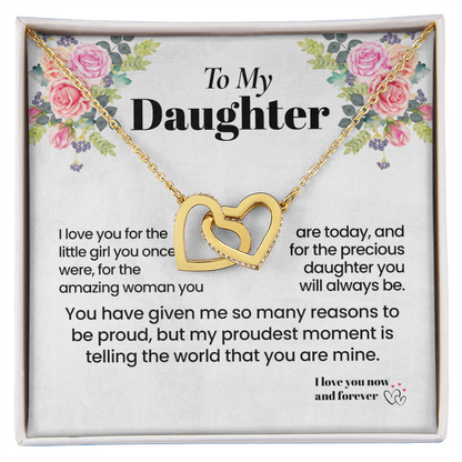 Ketting voor mijn dochter van mama, in elkaar grijpende harten met wenskaart, sentimenteel verjaardags-, afstudeer- of kerstcadeau met de boodschap dat ik trots op je ben voor dochter