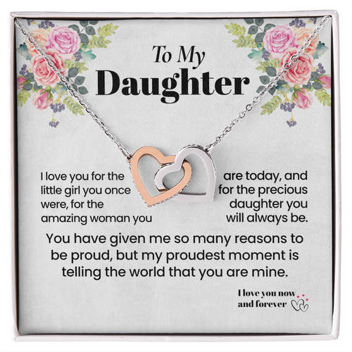 Ketting voor mijn dochter van mama, in elkaar grijpende harten met wenskaart, sentimenteel verjaardags-, afstudeer- of kerstcadeau met de boodschap dat ik trots op je ben voor dochter